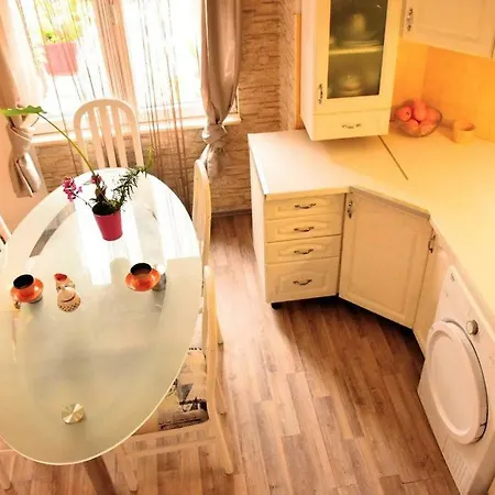 Dora Apartment Split