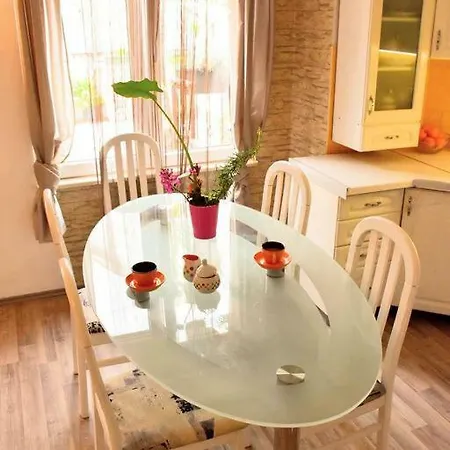 Dora Apartment *