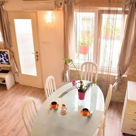 Apartment Dora