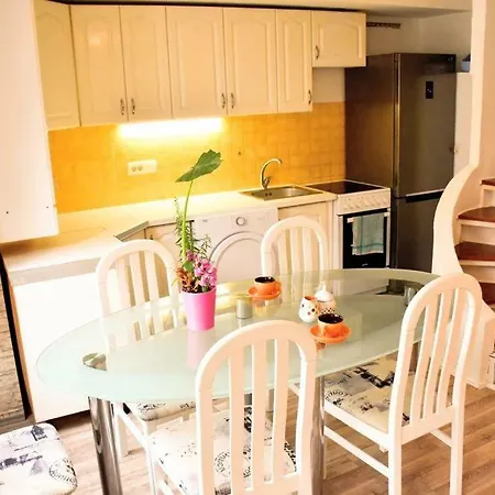 Dora Apartment *