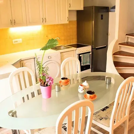 Dora Apartment Split